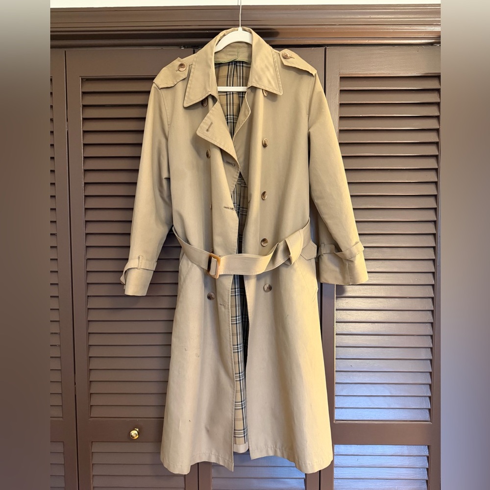 Vintage 1970s Original Baltimore, MD London Fog Trench Coat With Belt